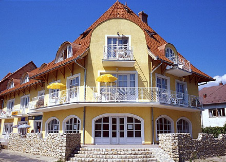 3 nap/2 éj 2 fő részére Keszthelyen a Sárga Rózsa Apartmanházban – szakadjatok ki a hétköznapokból!