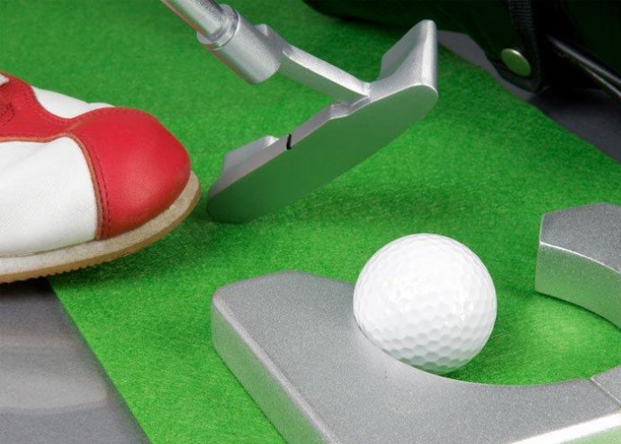 Beltéri golf szett műbőr golftáskával