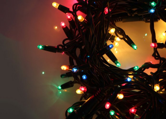 Borítsd színes fényárba karácsonyfádat vagy kertedet akár 500 LED-ből álló fényfüzérrel