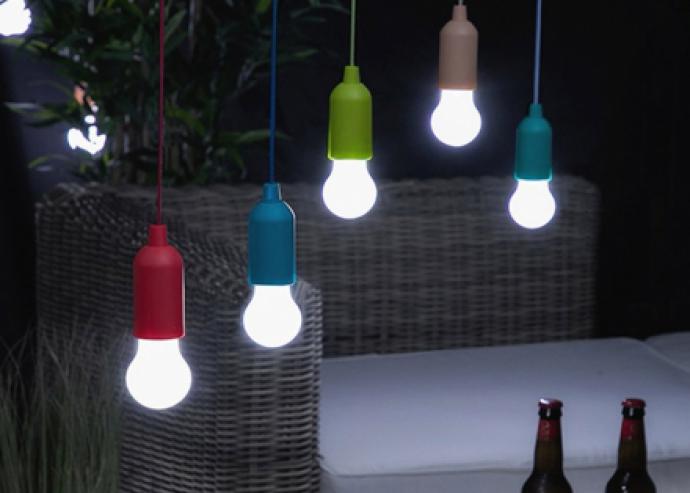 LED hordozható izzó húzózsinórral