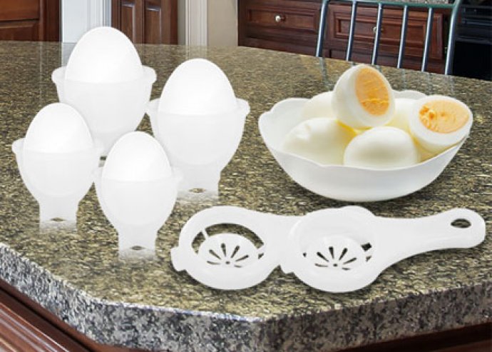 Praktikus, tapadásmentes felületű Eggies tojásfőző a kemény tojás gyors és egyszerű elkészítéséhez