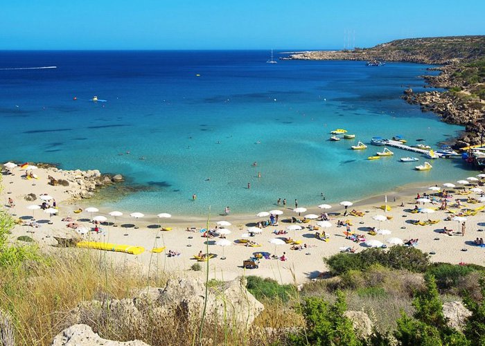 8 nap Cipruson, repülőjeggyel, illetékkel, transzferekkel, félpanzióval, programokkal és belépőkkel, idegenvezetéssel – vár Nicosia, Famagusta, Larnaca és a Földközi-tenger
