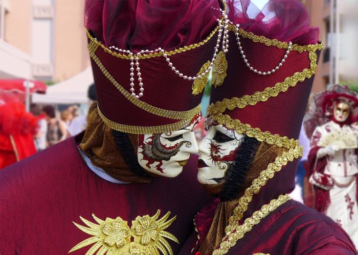 4 nap a varázslatos velencei karneválon, buszos utazással, reggelivel és 3*-os szállással, fakultatív programmal Murano és Burano szigetén
