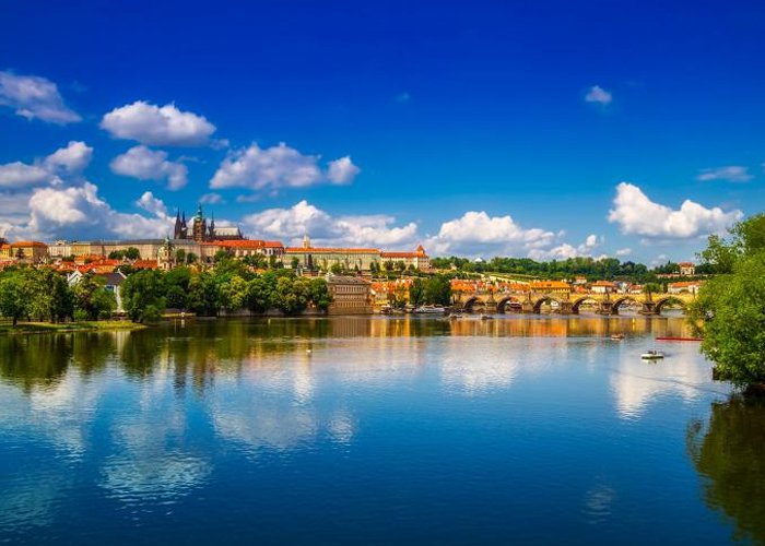 3 napos kirándulás Csehországban, városnézés Prágában és Cesky Krumlovban, reggelivel, 3*-os szállással és buszos utazással, fakultatív moldvai hajókázással 
