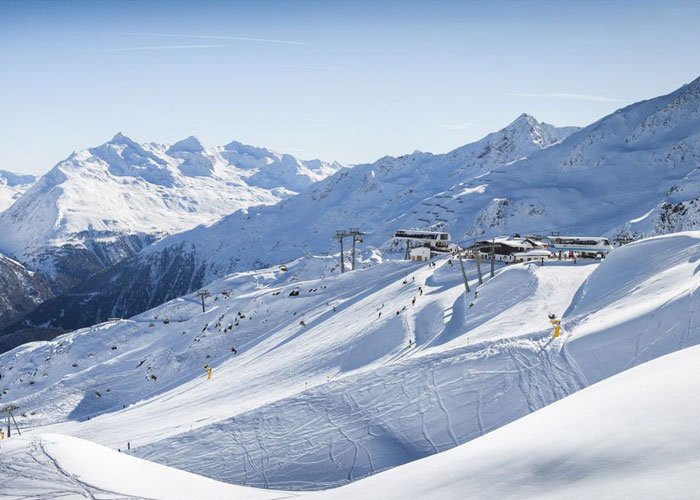 5 napos síelés és kirándulás Tirolban, buszos utazással, reggelivel, 3*-os szállással
