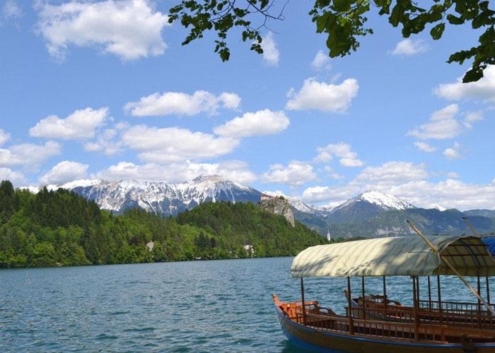 8 napos kirándulás Szlovéniában, busszal, reggelivel, 3*-os szállással, idegenvezetéssel – vár a Bledi-tó, a Postojna-cseppkőbarlang és a Vintgar-szurdok
