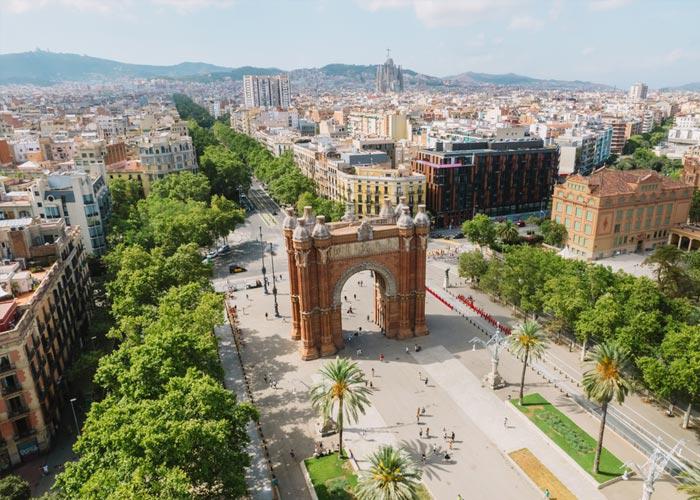 4 napos nyárbúcsúztató városnézés Barcelonában, repülőjeggyel, illetékkel, reggelivel, 3*-os szállással, idegenvezetéssel
