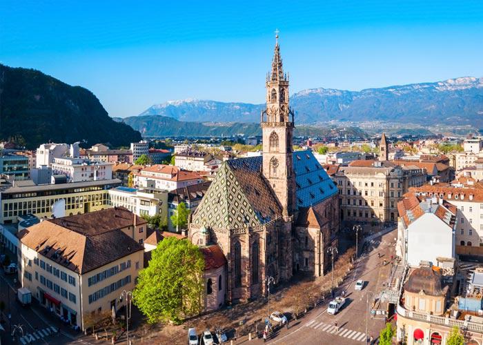 5 napos tiroli kalandozás öt ország érintésével, buszos utazással, reggelivel, 3*-os szállással, idegenvezetéssel
