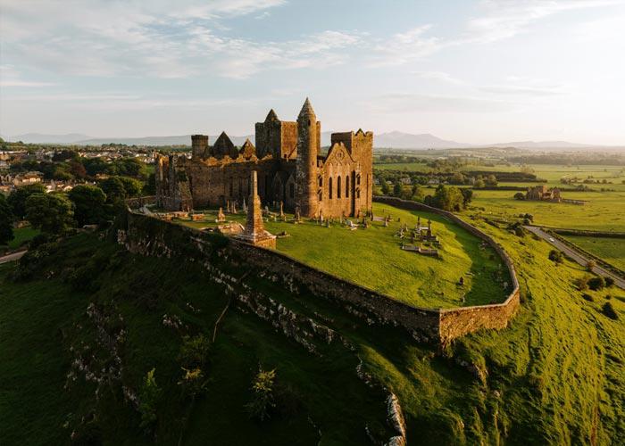 7 napos körutazás Írországban, repülőjeggyel, illetékkel, félpanzióval, 3*-os szállással, idegenvezetéssel

