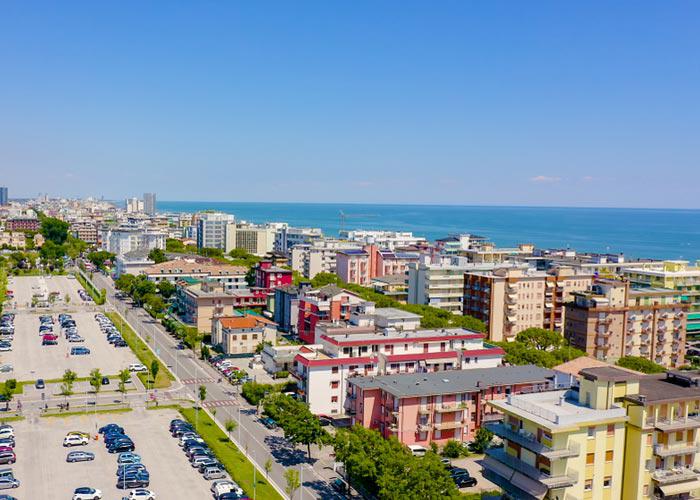 7 napos csillagtúra Olaszországban tengerparti pihenéssel, busszal, 3*-os szállással, félpanzióval – vár az olasz Adria, Velence, a Garda-tó
