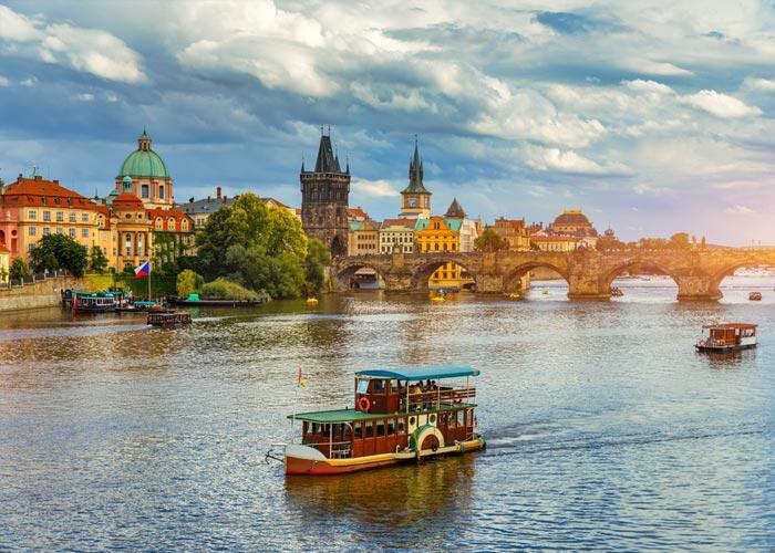 4 napos prágai városnézés fakultatív kirándulásokkal, busszal, reggelivel, 3*-os szállással – Pünkösdkor és augusztus 20-án is

