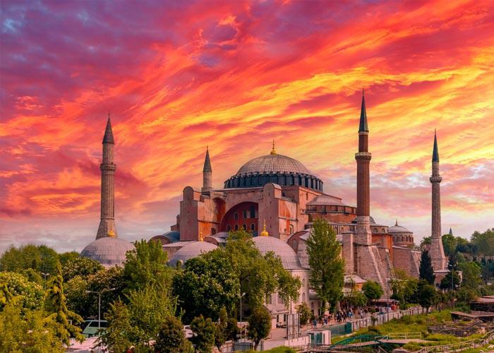 5 napos városnézés Isztambulban, repülőjeggyel, illetékkel, 4*-os szállással, félpanzióval, fakultatív bursai kirándulással
