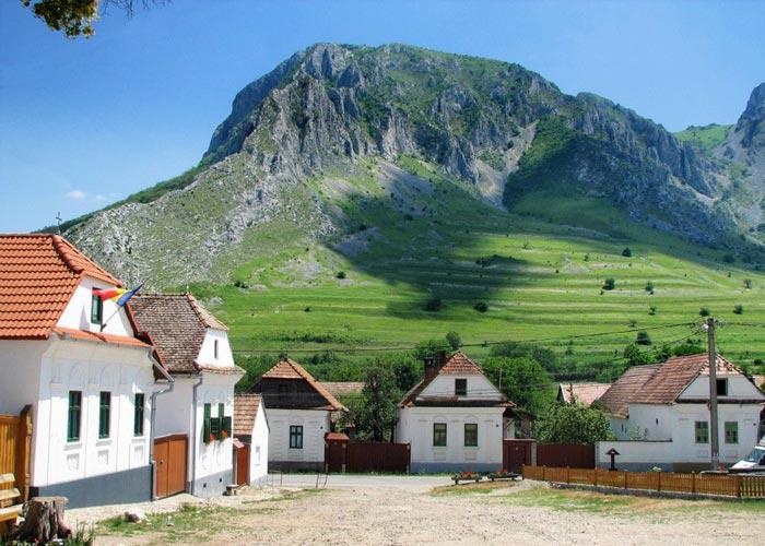 9 napos körutazás Erdélyben, reggelivel, buszos utazással, idegenvezetéssel – vár Kolozsvár, Nagyvárad, a Gyilkos-tó és más tájak
