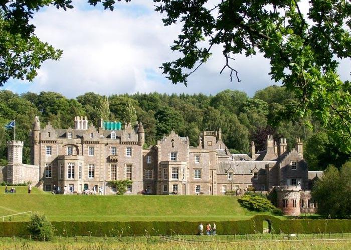 11 napos körutazás&nbsp;Angliában és Skóciában, busszal, kompátkeléssel, 9 reggelivel és 8 vacsorával, idegenvezetéssel, programokkal
