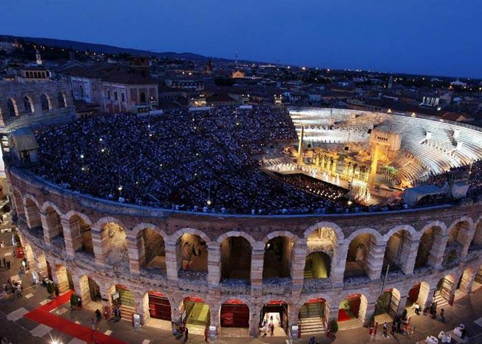 4 napos kirándulás a Veronai Operafesztiválra, buszos utazással, 3*-os szállással, reggelivel, idegenvezetéssel – lehetőség Verdi: La Traviatacímű operájának megtekintésére
