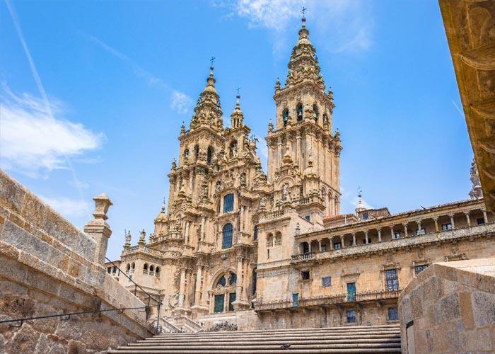 8 napos körutazás a Pireneusokban és Észak-Spanyolországban, repülőjeggyel, illetékkel, félpanzióval, programokkal, idegenvezetéssel – vár Lourdes, Bilbao és Carcassone fallal körülvett óvárosa
