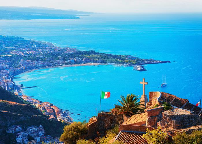 4 napos nyárbúcsúztató kaland Szicílián, Taorminában, repülőjeggyel, illetékkel, reggelivel, 3*-os szállással, idegenvezetéssel
