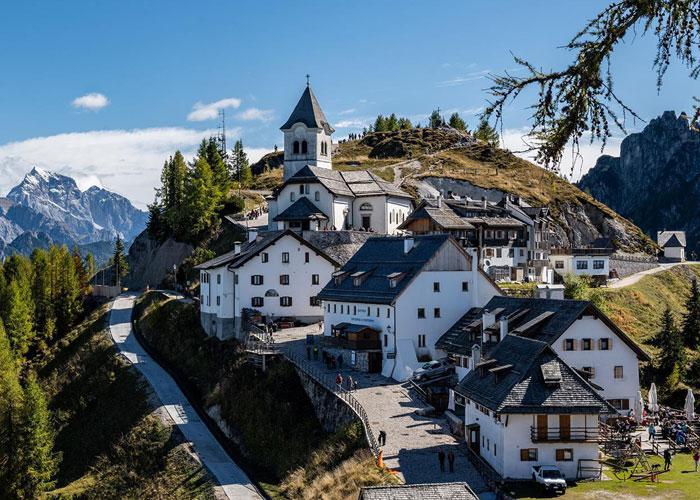 3 napos kirándulás Szlovéniában, busszal, reggelivel, 3*-os szállással, idegenvezetéssel – Bledi-tó, Vintgar-szurdok, Monte Lussari
