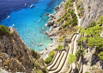 5 napos kirándulás az olaszországi Amalfi-partvidéken, Nápolyban, Capri és Sorrento szigetén, repülőjeggyel, félpanzióval, transzferrel, idegenvezetéssel
