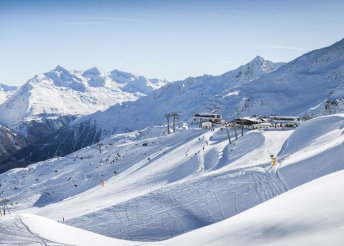 5 napos síelés és kirándulás Tirolban, buszos utazással, reggelivel, 3*-os szállással
