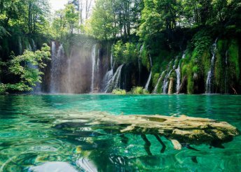 1 napos buszos utazás a Plitvicei-tavakhoz, idegenvezetéssel
