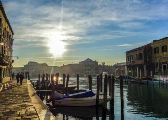 Városnézés Velencében buszos utazással, 2 éjszaka szállással, reggelivel, idegenvezetéssel, látogatással a Miramare-kastélynál és a Postojna-cseppkőbarlangban
