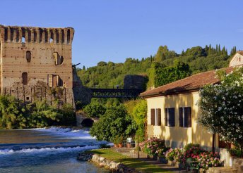 4 napos kirándulás a Garda-tónál tulipánvirágzáskor, busszal, reggelivel, 3*-os szállással, idegenvezetéssel
