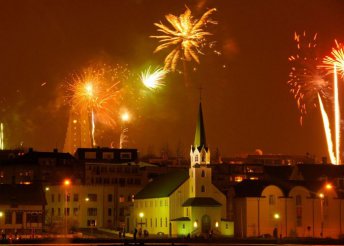 5 napos szilveszteri kirándulás Izlandon, repülőjeggyel, illetékkel, reggelivel, 3*-os szállással, idegenvezetéssel
