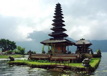 Körutazás Indonéziában, pihenés az óceánparton, repülőjeggyel, illetékkel, reggelivel, idegenvezetéssel
