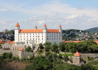 3 napos kirándulás&nbsp;Pozsonyba, Prágába és Bécsbe, buszos utazással, reggelivel, programokkal és idegenvezetéssel
