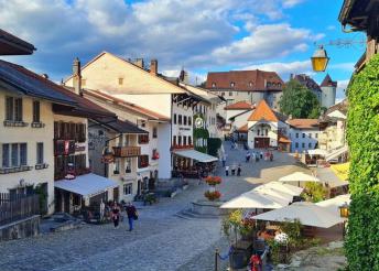 Kirándulás Nyugat-Svájc elbűvölő városaihoz és tájaira, busszal, reggelivel, programokkal, idegenvezetéssel
