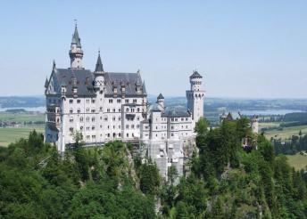 6 napos kirándulás Tirolba, bajor kastélyokhoz, Münchenbe és a Dolomitokba, buszos utazással, reggelivel és idegenvezetéssel
