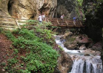 8 napos kirándulás Tirolban, a Dolomitokban, Münchenben és bajor kastélyokhoz, reggelivel, buszos utazással, idegenvezetéssel
