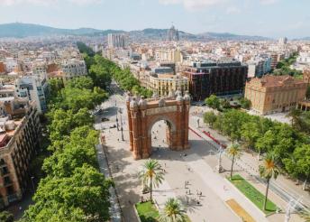 4 napos nyárbúcsúztató városnézés Barcelonában, repülőjeggyel, illetékkel, reggelivel, 3*-os szállással, idegenvezetéssel
