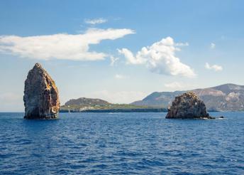 7 napos kirándulás a Lipari-szigeteken, repülőjeggyel, illetékkel, 3*-os szállással, reggelivel
