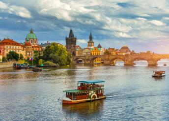 4 napos prágai városnézés fakultatív kirándulásokkal, busszal, reggelivel, 3*-os szállással – Pünkösdkor és augusztus 20-án is
