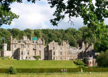 11 napos körutazás&nbsp;Angliában és Skóciában, busszal, kompátkeléssel, 9 reggelivel és 8 vacsorával, idegenvezetéssel, programokkal
