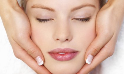 Relaxáló arc- és dekoltázsmasszázs 60 percben a Beauty Deluxe Cosmetics Rózsadomb szalonban