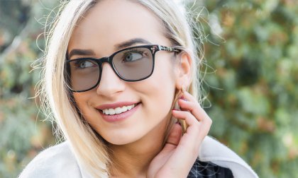 Komplett szemüveg fényre sötétedő lencsékkel a Dream Optika jóvoltából