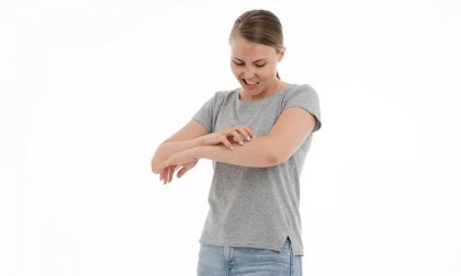 Pikkelysömör-kezelés felméréssel, 10 alkalmas kezeléssel és utókövetéssel